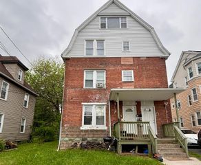 33 Wakefield Court, New Britain, CT 06053