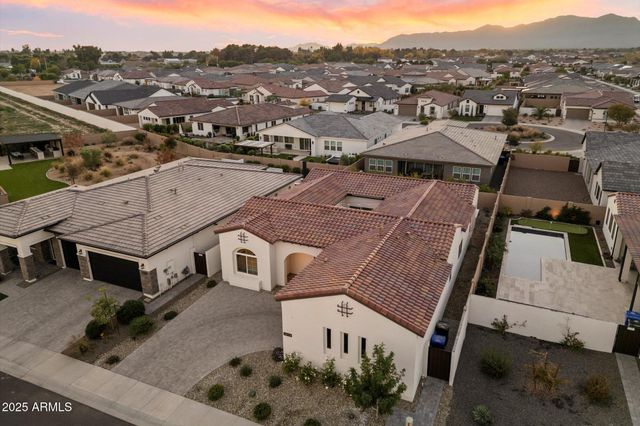 10970 N NORTHFIELD Street, Surprise, AZ 85388