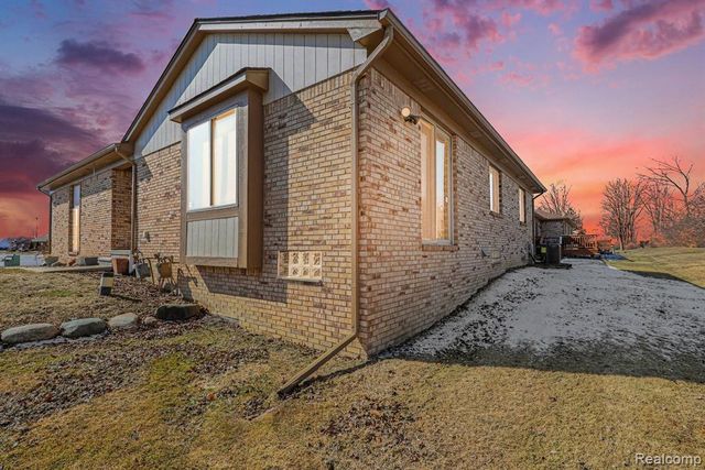 26185 Markiegrove, New Baltimore, MI 48051
