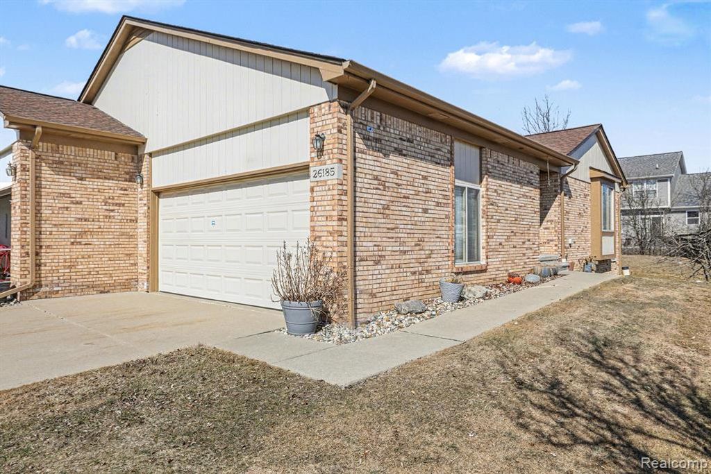 26185 Markiegrove, New Baltimore, MI 48051