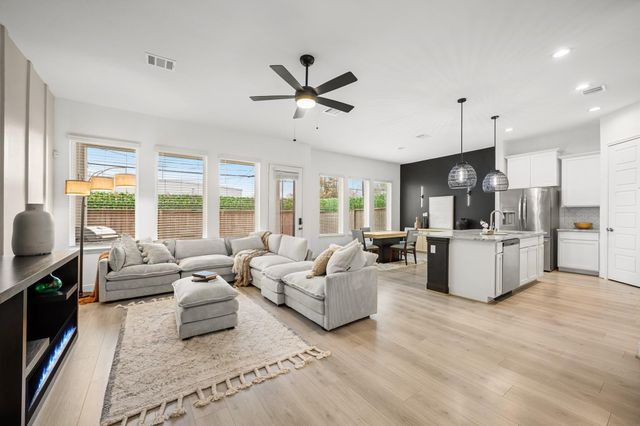 8906 Covenant Place, Houston, TX 77055