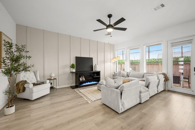 8906 Covenant Place, Houston, TX 77055