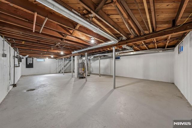 4 Oak Ridge Road, Clifton, NJ 07013