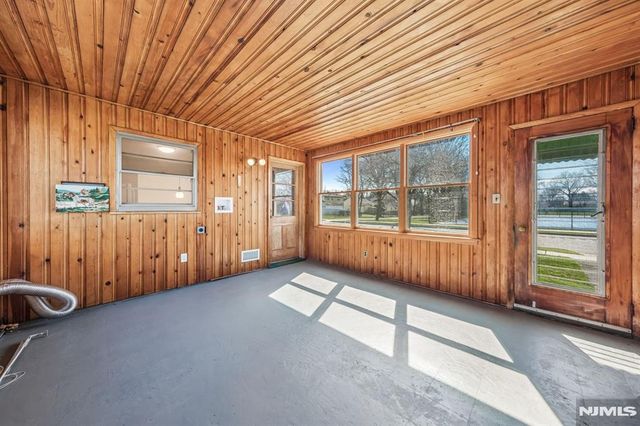 4 Oak Ridge Road, Clifton, NJ 07013