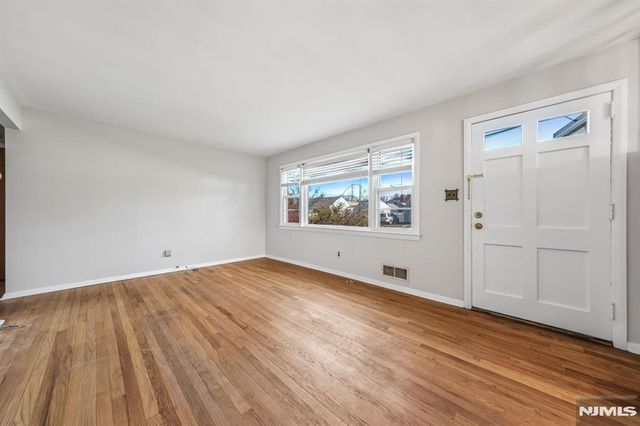 4 Oak Ridge Road, Clifton, NJ 07013