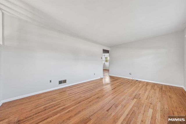 4 Oak Ridge Road, Clifton, NJ 07013