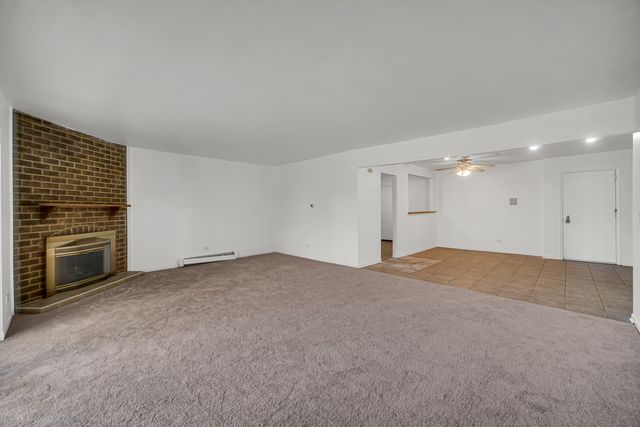10369 DEARLOVE Road 1F, Glenview, IL 60025