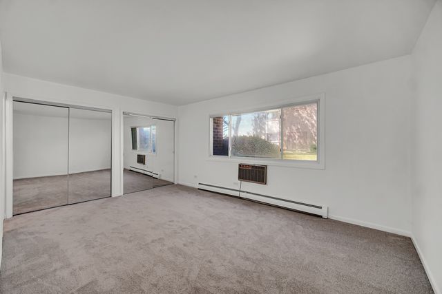 10369 DEARLOVE Road 1F, Glenview, IL 60025