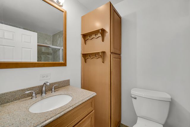 10369 DEARLOVE Road 1F, Glenview, IL 60025