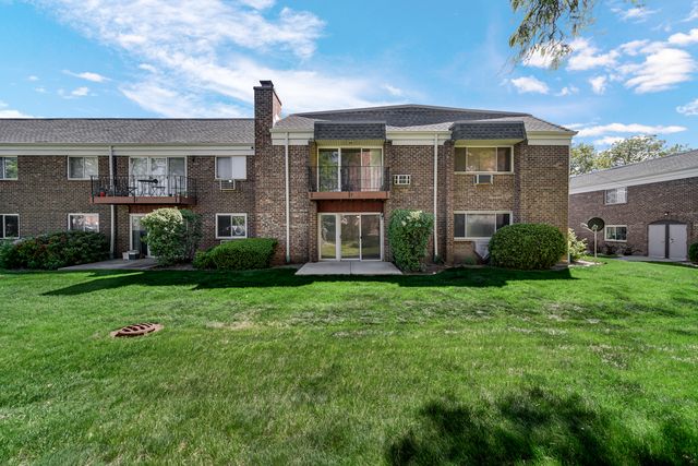 10369 DEARLOVE Road 1F, Glenview, IL 60025