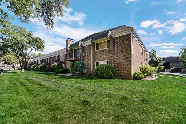 10369 DEARLOVE Road 1F, Glenview, IL 60025