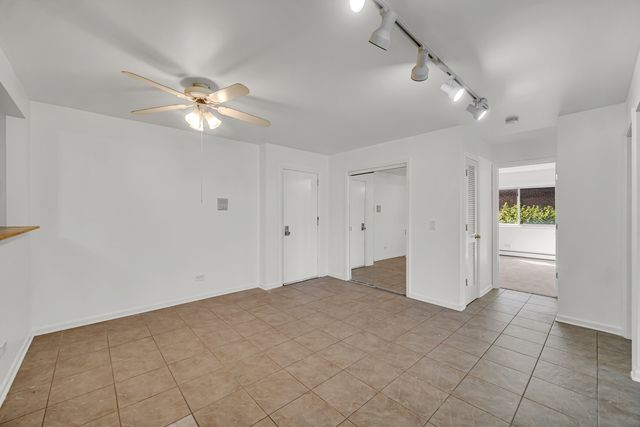 10369 DEARLOVE Road 1F, Glenview, IL 60025