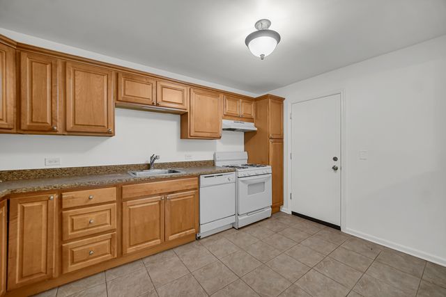 10369 DEARLOVE Road 1F, Glenview, IL 60025