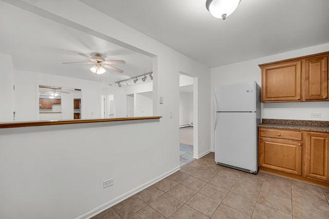 10369 DEARLOVE Road 1F, Glenview, IL 60025