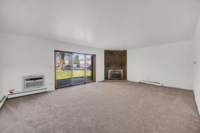 10369 DEARLOVE Road 1F, Glenview, IL 60025