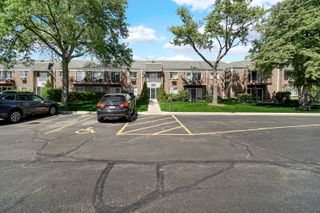 10369 DEARLOVE Road 1F, Glenview, IL 60025