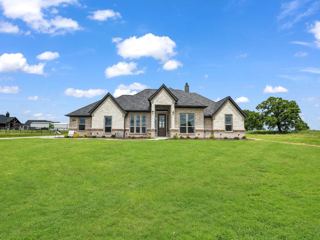1991 Johnnie Drive, Springtown, TX 76082