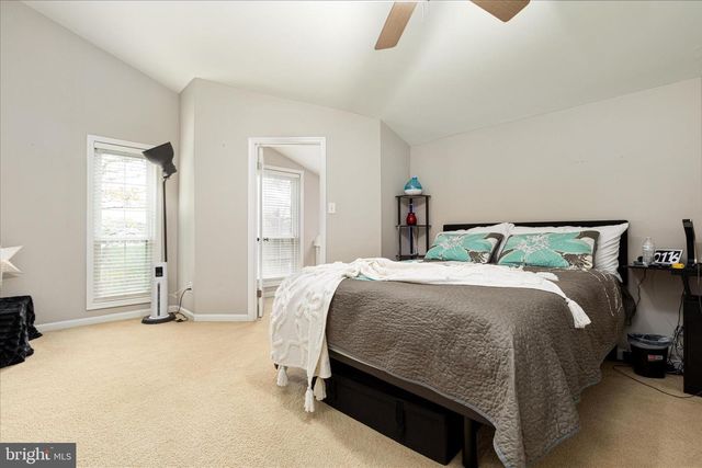 10198 OAKTON TERRACE RD, Oakton, VA 22124