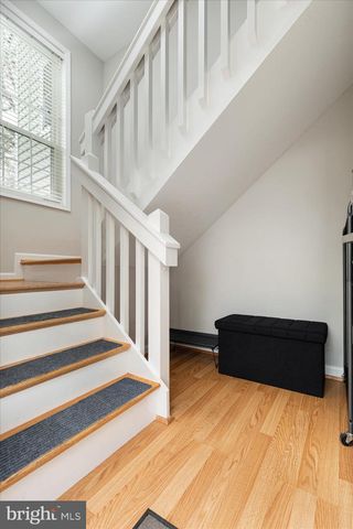 10198 OAKTON TERRACE RD, Oakton, VA 22124