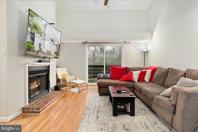 10198 OAKTON TERRACE RD, Oakton, VA 22124