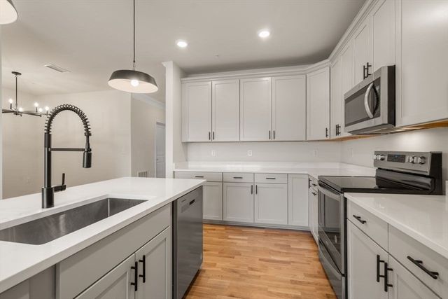 4 Stratton Dr 308, Woburn, MA 01801