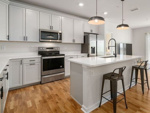 4 Stratton Dr 308, Woburn, MA 01801