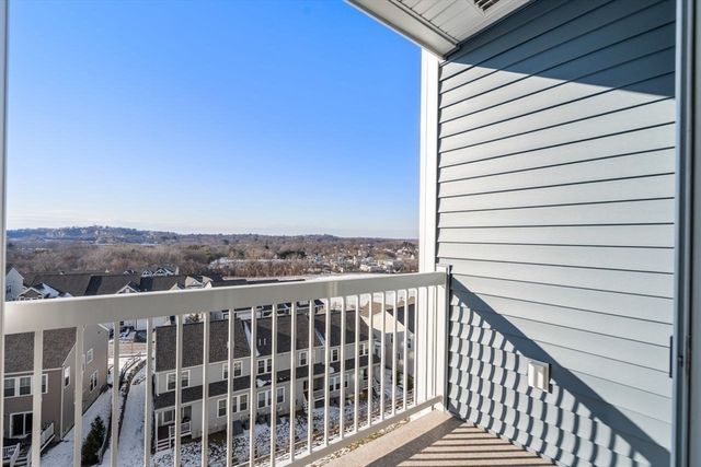 4 Stratton Dr 308, Woburn, MA 01801