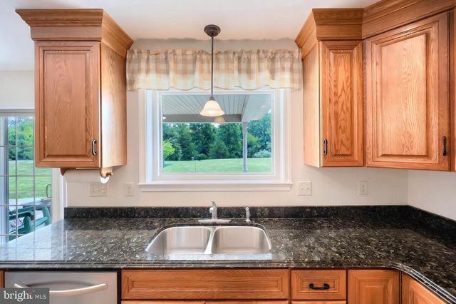 7284 LANDON DR, Thomasville, PA 17364
