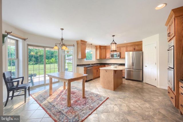 7284 LANDON DR, Thomasville, PA 17364