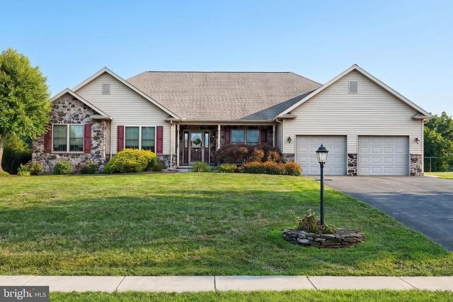 7284 LANDON DR, Thomasville, PA 17364