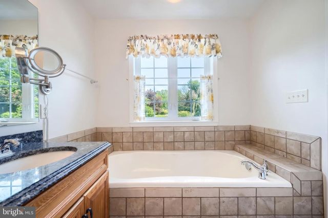 7284 LANDON DR, Thomasville, PA 17364