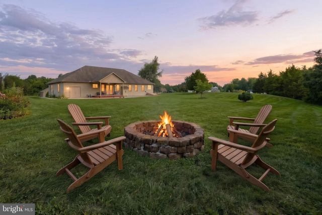 7284 LANDON DR, Thomasville, PA 17364
