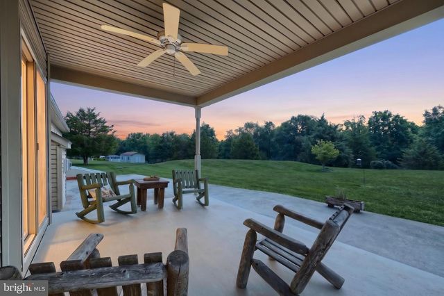 7284 LANDON DR, Thomasville, PA 17364