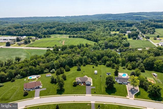 7284 LANDON DR, Thomasville, PA 17364