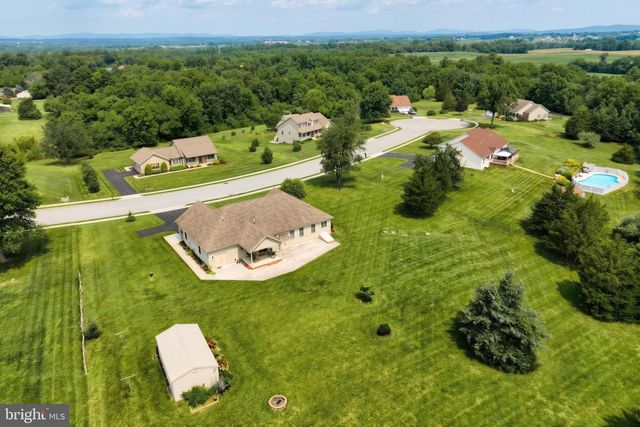 7284 LANDON DR, Thomasville, PA 17364