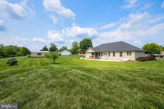 7284 LANDON DR, Thomasville, PA 17364