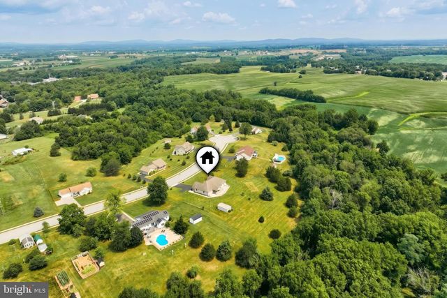 7284 LANDON DR, Thomasville, PA 17364
