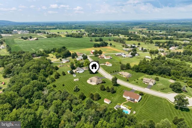 7284 LANDON DR, Thomasville, PA 17364