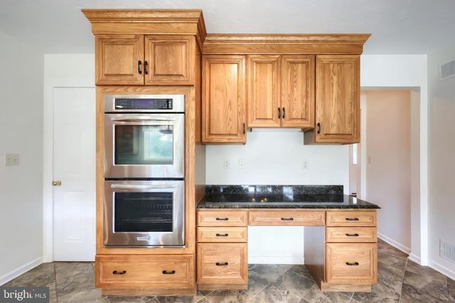 7284 LANDON DR, Thomasville, PA 17364