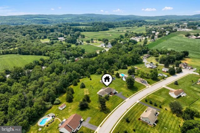 7284 LANDON DR, Thomasville, PA 17364