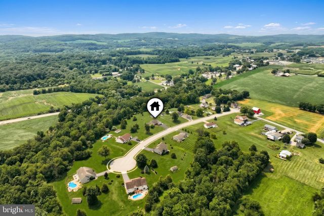 7284 LANDON DR, Thomasville, PA 17364
