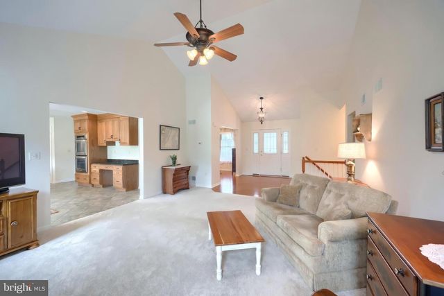 7284 LANDON DR, Thomasville, PA 17364