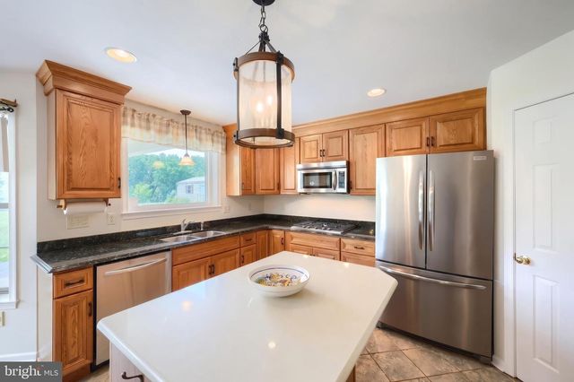 7284 LANDON DR, Thomasville, PA 17364