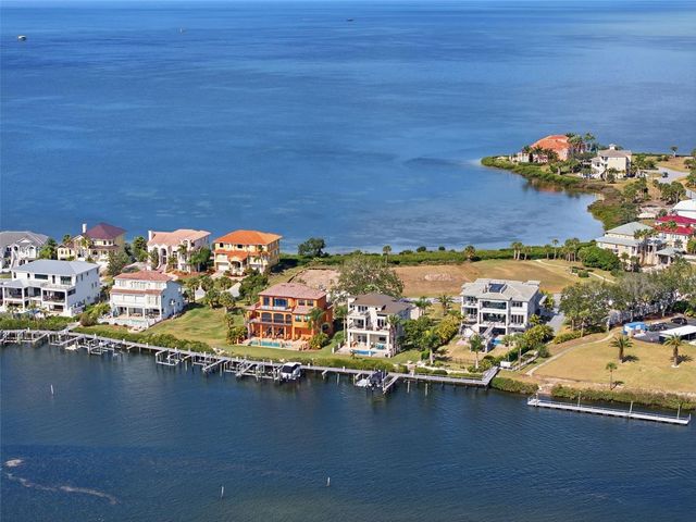 26 HARBORPOINTE DR, Port Richey, FL 34668