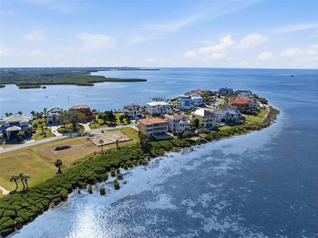 26 HARBORPOINTE DR, Port Richey, FL 34668