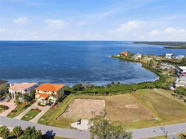 26 HARBORPOINTE DR, Port Richey, FL 34668