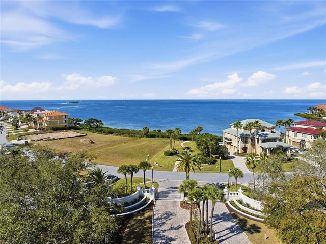 26 HARBORPOINTE DR, Port Richey, FL 34668