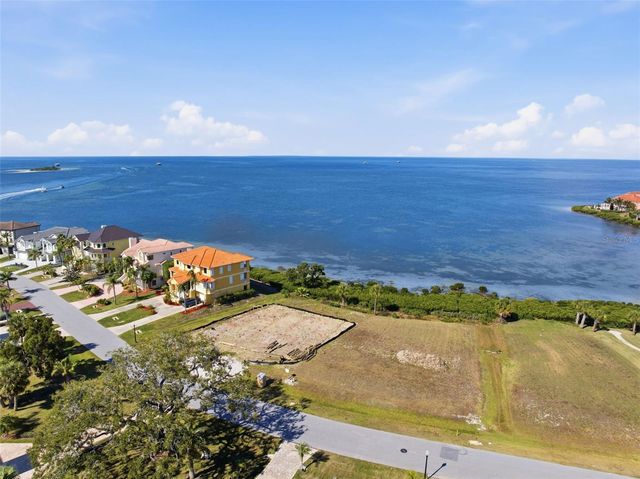 26 HARBORPOINTE DR, Port Richey, FL 34668