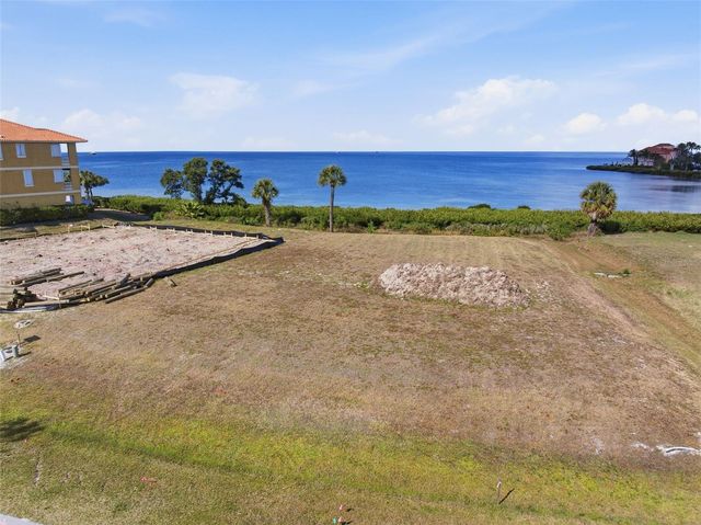 26 HARBORPOINTE DR, Port Richey, FL 34668