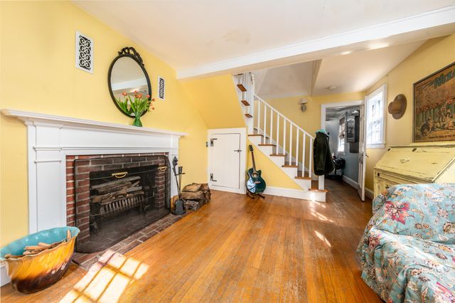 86 Sea Street, Hyannis, MA 02601
